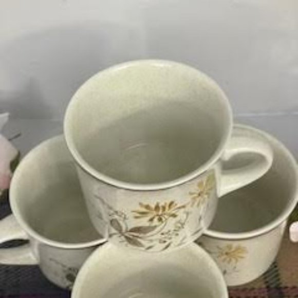 Royal Doulton Sandsprite Design Mugs/Cups.  Set of 4 Mid Century Drinkware - Picture 5 of 9